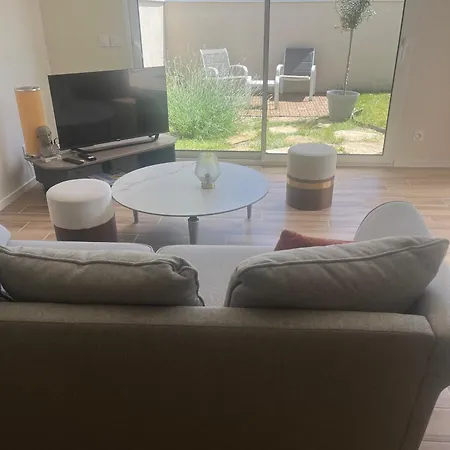 Villa Bleu Marine Chic Calme Et Jardin Andrezieux-Boutheon
